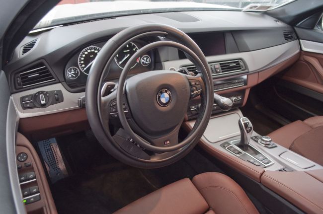 BMW KS cercle volant dessus sur